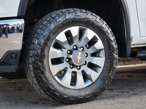 Used 2025 Chevrolet Silverado 3500 LT AWD/4WD image 11