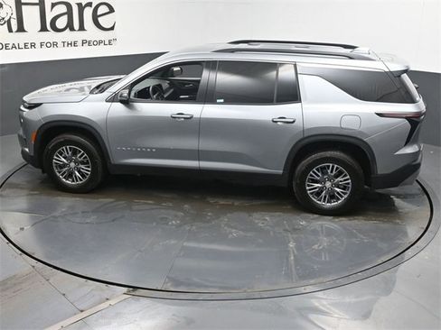 Used 2025 Chevrolet Traverse LT image 44