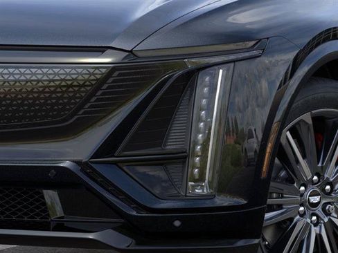 New 2026 Cadillac Lyriq V AWD/4WD image 10
