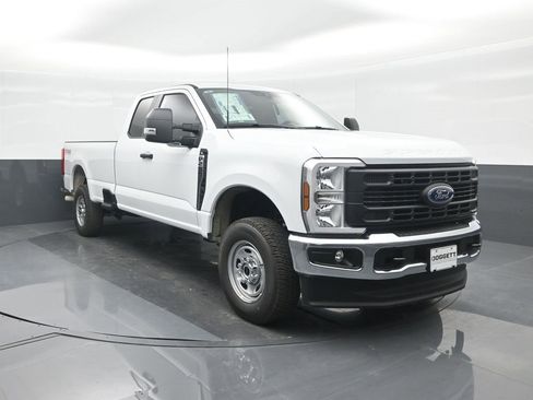 New 2025 Ford F250 XLT w/ FX4 Off-Road Package image 8