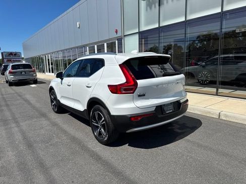 Certified 2025 Volvo XC40 B5 Core AWD/4WD image 3