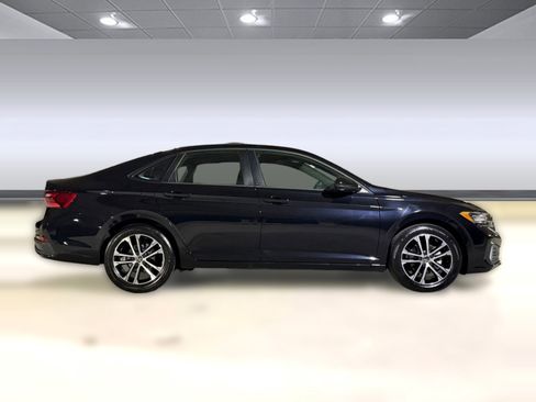 Used 2024 Volkswagen Jetta Sport image 8