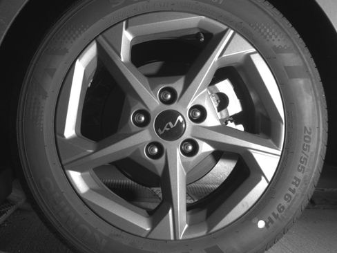 Used 2025 Kia K4 LXS image 14