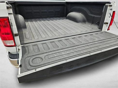 Used 2020 RAM 1500 Classic SLT w/ Luxury Group AWD/4WD image 6