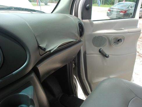 Used 2003 Ford E-250 and Econoline 250 Extended RWD image 14