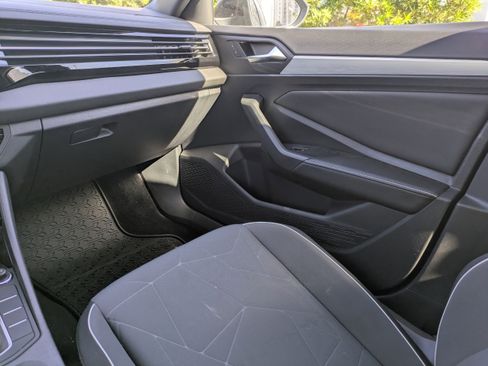 Certified 2025 Volkswagen Jetta Sport FWD image 15