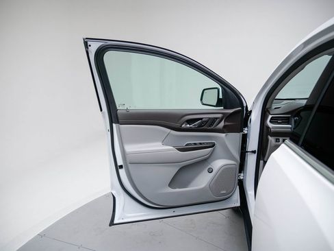 Used 2023 GMC Acadia SLT w/ Preferred Package image 22