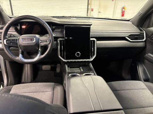 Used 2025 GMC Acadia Elevation image 30