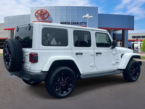 Used 2024 Jeep Wrangler Unlimited Sahara w/ Safety Group AWD/4WD image 8