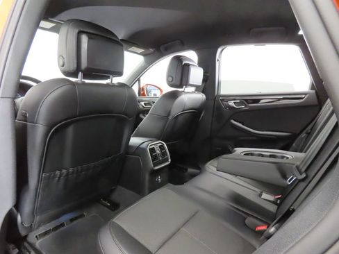 Certified 2025 Porsche Macan AWD/4WD image 45
