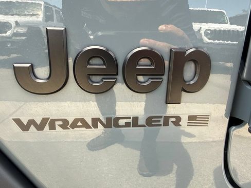 Used 2025 Jeep Wrangler Unlimited Sport AWD/4WD image 14