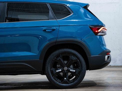 New 2026 Volkswagen Taos SEL image 4