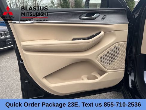 Used 2023 Jeep Grand Cherokee L Limited w/ Black Appearance Package AWD/4WD image 21