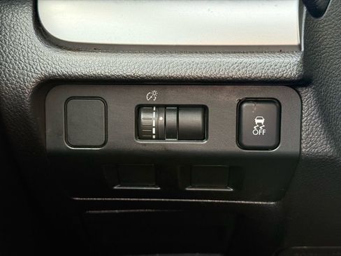 Used 2013 Subaru Crosstrek 2.0i Limited w/ Popular Pkg 2 image 9