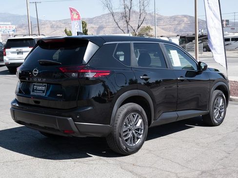 Used 2024 Nissan Rogue S AWD/4WD image 5