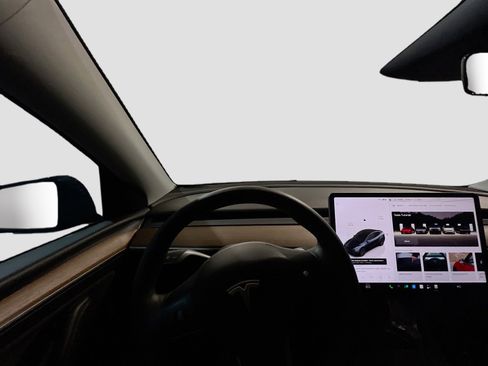 Used 2024 Tesla Model Y Long Range RWD image 7