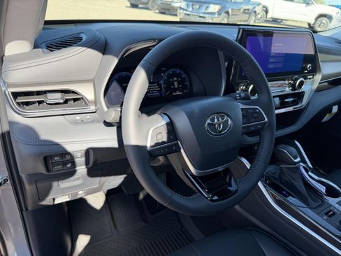 New 2026 Toyota Highlander Limited AWD/4WD image 31
