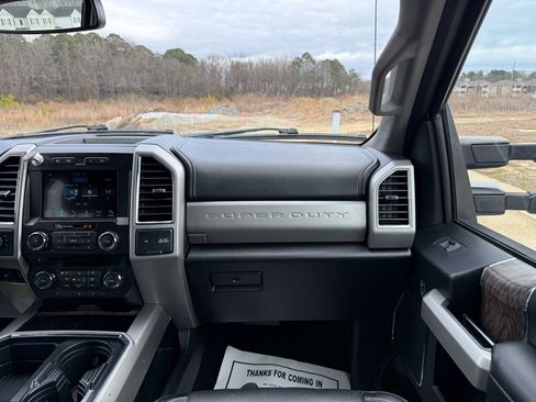 Used 2018 Ford F250 Lariat w/ Lariat Value Package image 27