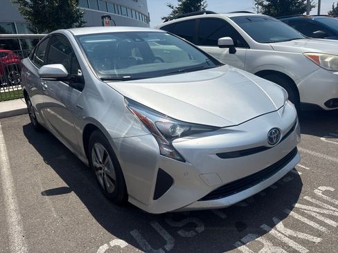 Used 2018 Toyota Prius Two w/ Prius Two Safety Plus Package FWD image 2