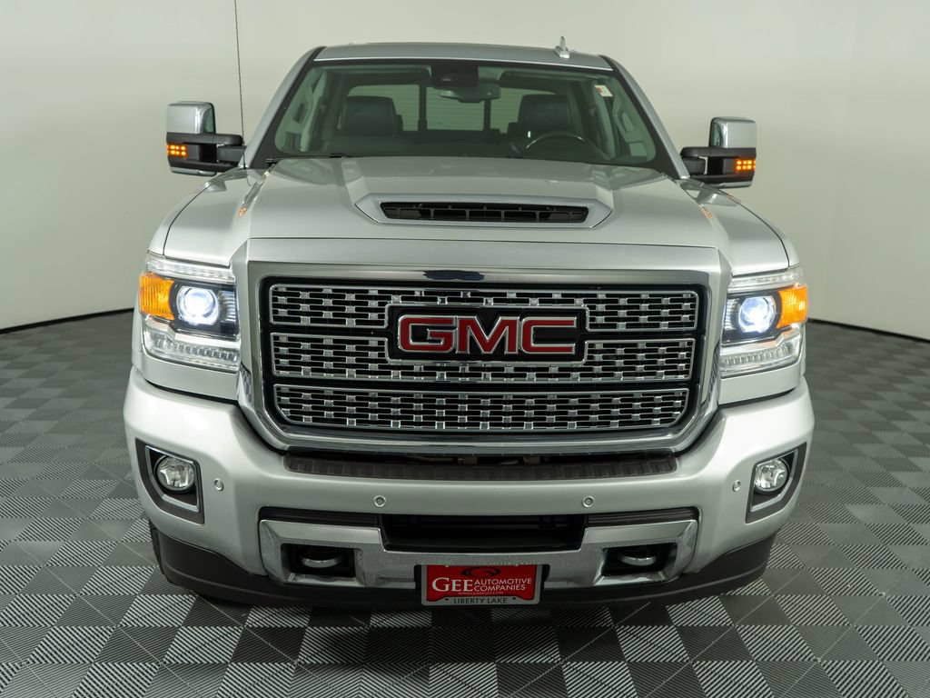 Used 2018 GMC Sierra 2500 Denali w/ Duramax Plus Package AWD/4WD image 2