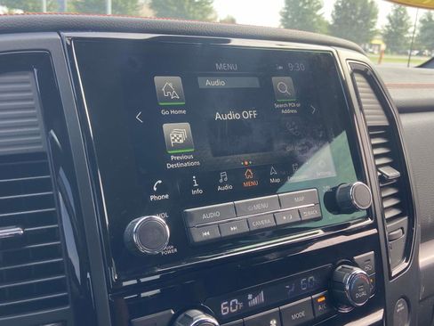 Used 2021 Nissan Titan PRO-4X w/ Pro-4x Convenience Package AWD/4WD image 24