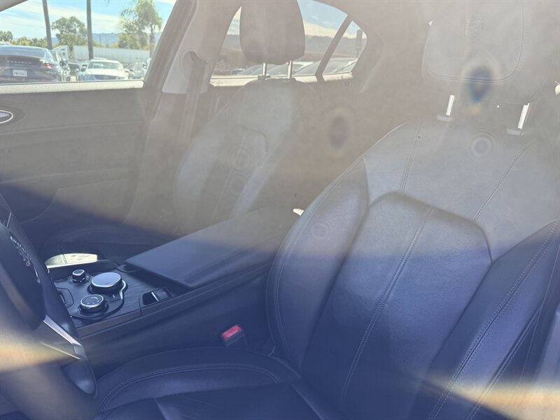 Used 2018 Alfa Romeo Giulia AWD image 10
