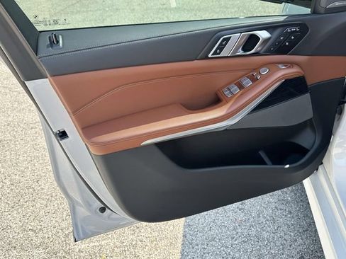 Used 2025 BMW X7 M60i AWD/4WD image 26