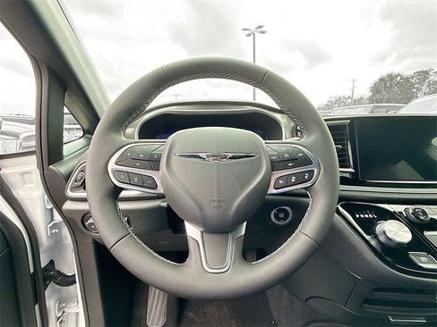 New 2026 Chrysler Pacifica Select image 11