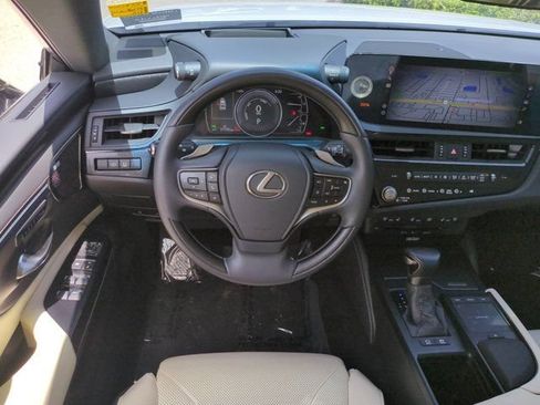 Certified 2022 Lexus ES 300h Ultra Luxury w/ Accessory Package 2 FWD image 15