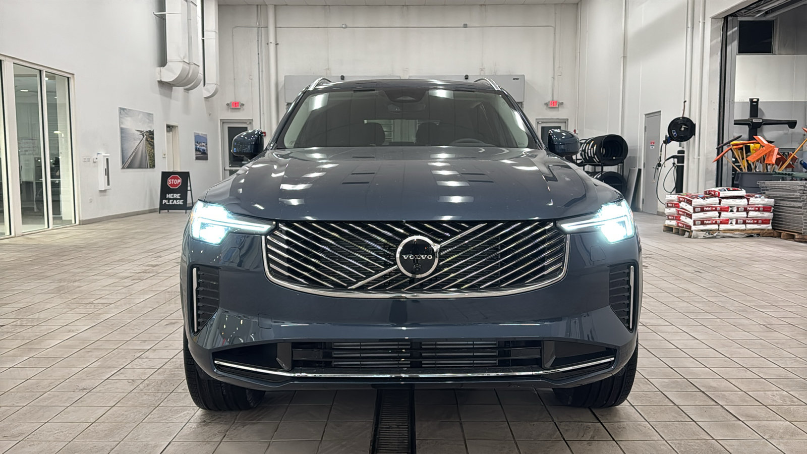 New 2026 Volvo XC90 T8 Plus w/ Protection Package Premier AWD/4WD image 10