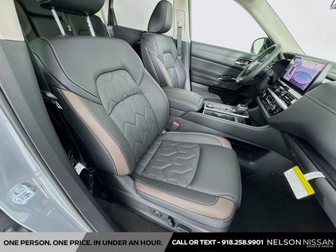 New 2026 Nissan Pathfinder Platinum image 30