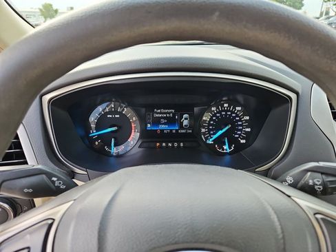 Used 2015 Ford Fusion SE FWD image 9