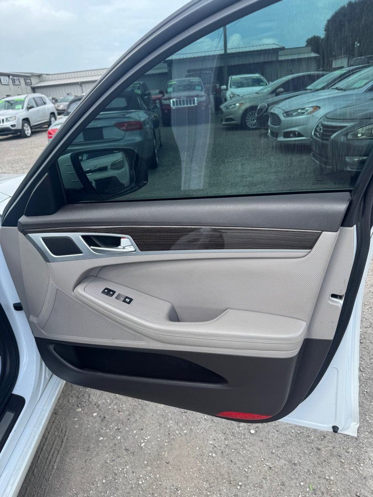 Used 2016 Hyundai Genesis 3.8 RWD image 14