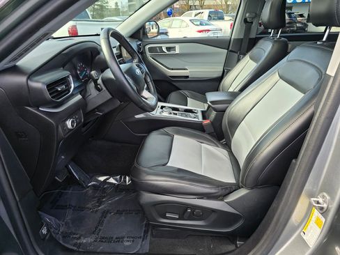 Used 2022 Ford Explorer XLT w/ Equipment Group 202A image 16