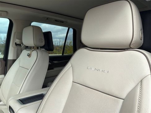 Used 2021 GMC Yukon Denali w/ Denali Ultimate Package image 14