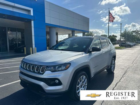 Used 2025 Jeep Compass Limited AWD/4WD image 1