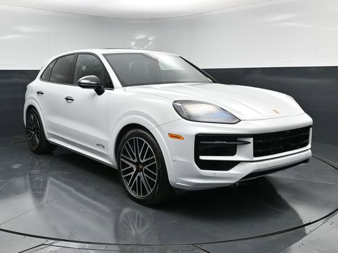 Certified 2025 Porsche Cayenne GTS AWD/4WD image 10