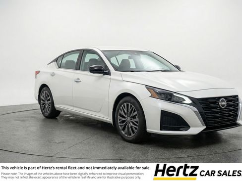 Used 2025 Nissan Altima 2.5 SV image 1