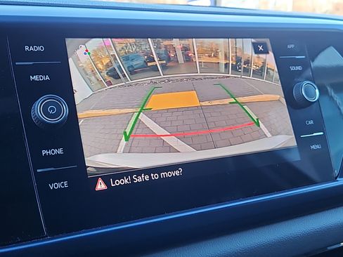 Certified 2023 Volkswagen Taos SE w/ Panoramic Sunroof Package image 10