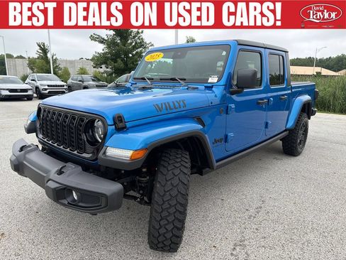 Used 2025 Jeep Gladiator Sport AWD/4WD image 8