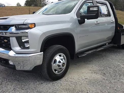 Used 2022 Chevrolet Silverado 3500 LT w/ Convenience Package AWD/4WD image 2