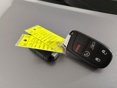 Used 2021 Jeep Grand Cherokee Laredo X image 32