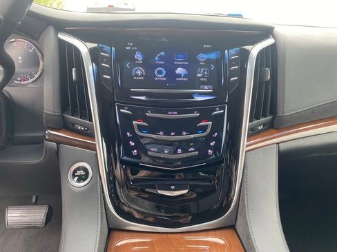 Used 2019 Cadillac Escalade Luxury RWD image 23
