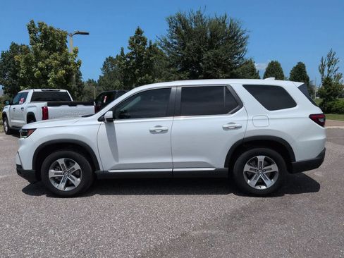 Used 2025 Honda Pilot EX-L image 3