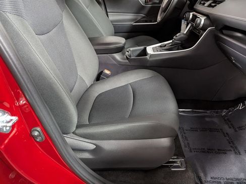 Certified 2025 Toyota RAV4 LE image 27