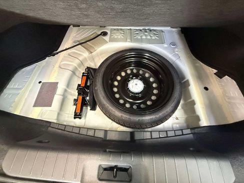 Used 2025 Nissan Sentra SV FWD image 22