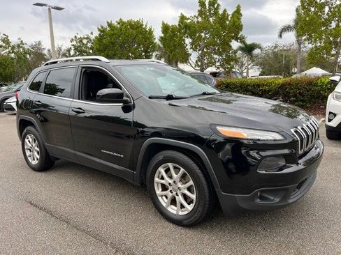Used 2017 Jeep Cherokee Latitude image 1