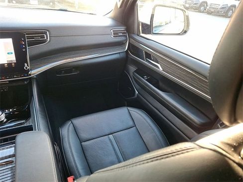 Used 2022 Jeep Wagoneer Series II image 11