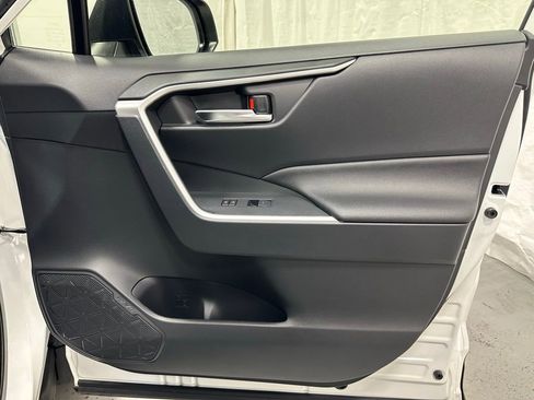 Used 2025 Toyota RAV4 XLE image 56