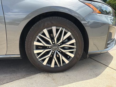 Used 2025 Nissan Altima 2.5 SV FWD image 15